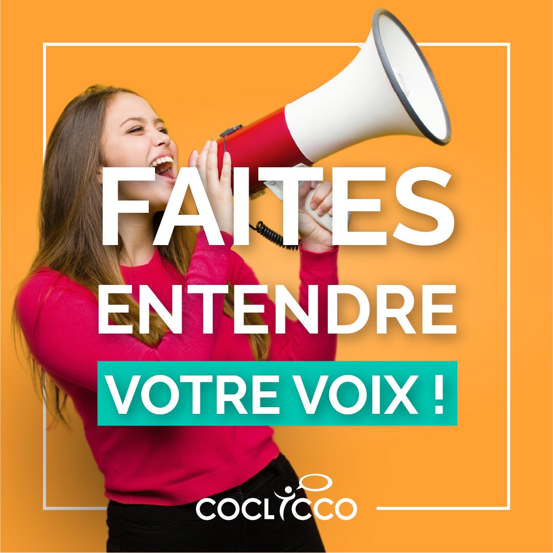 Femme avec un porte voix